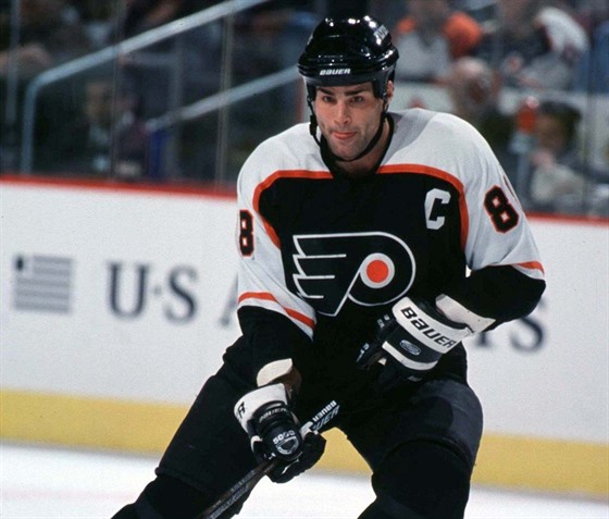 Eric Lindros se stal legendou Philadelphie Flyers a jedním z nejlepích...