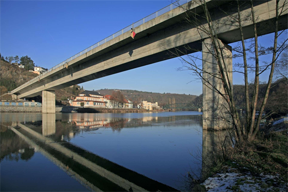 Davelský most pes Vltavu je v havarijním stavu a eká ho rekonstrukce. (29....
