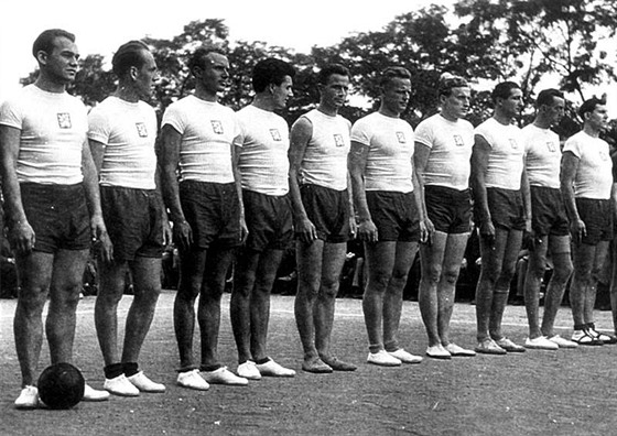 etí volejbalisté v dobách, kdy vládli evropskému volejbalu (rok 1946)