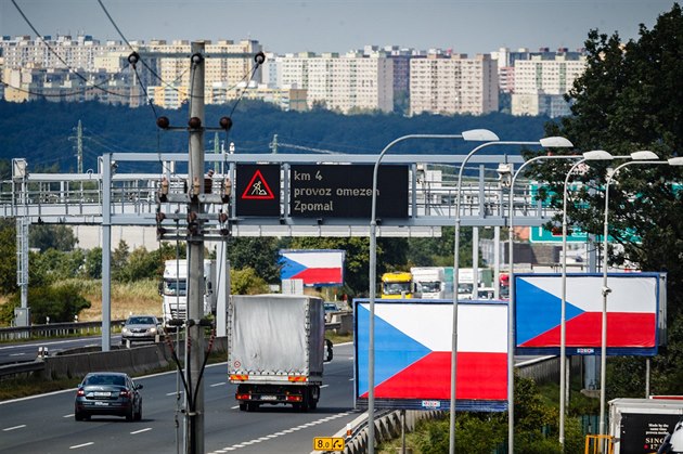 Billboardy u eských dálnic v pondlí hromadn zmnily svj obsah, nov na nich...