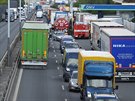Nehoda kamionů v Kbelské ulici Nehoda kamionů v Kbelské ulici