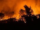 Kratce po pulnoci pri ceste po Chorvatske dalnici,blizko sjezdu na Benkovac. Mnozstvi pozaru z obou stran dalnice. Kratce po pulnoci pri ceste po Chorvatske dalnici,blizko sjezdu na Benkovac. Mnozstvi pozaru z obou stran dalnice.