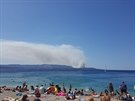 Požár na ostrově Hvar, zachyceno pohledem z pláže Zlatni Rat, Bol, ostrov Brač Požár na ostrově Hvar, zachyceno pohledem z pláže Zlatni Rat, Bol, ostrov Brač