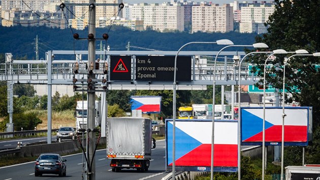 Billboardy u českých dálnic v pondělí hromadně změnily svůj obsah, nově na nich... Billboardy u českých dálnic v pondělí hromadně změnily svůj obsah, nově na nich...