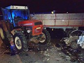 Nehoda osobního automobilu s traktorem u Meclova. (22. 8. 2017) Nehoda osobního automobilu s traktorem u Meclova. (22. 8. 2017)