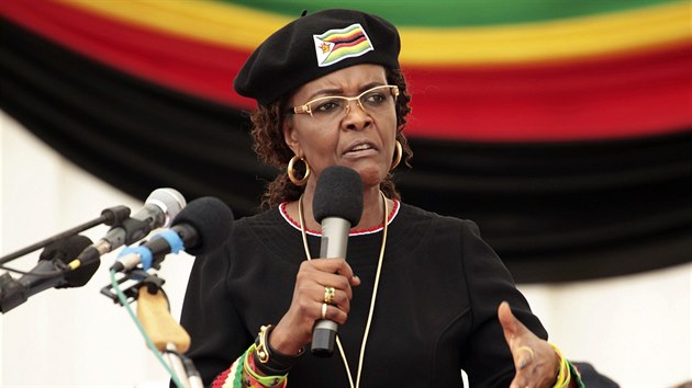Grace Mugabeov en na oslavch 93. narozenin svho manela  (21. nora 2017)