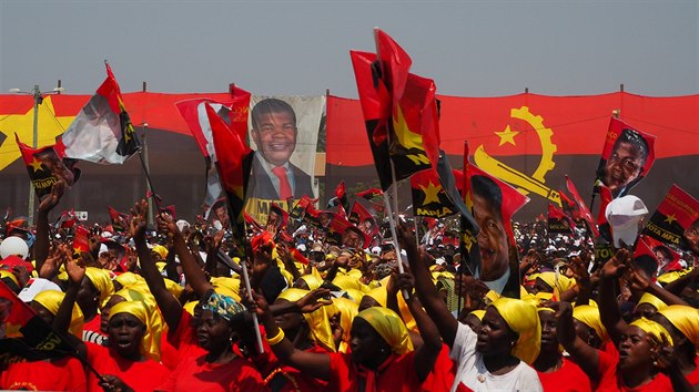 Mtink angolsk vldnouc strany MPLA v Luand (19. srpna 2017)