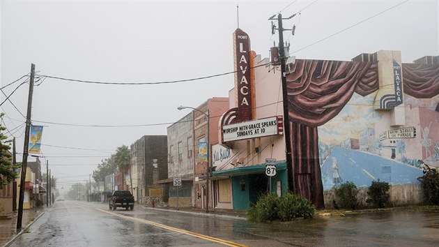 Hurikn Harvey, zeslen na tvrt stupe ptibodov kly, dorazil nad pevninu americkho sttu Texas. (26. 8. 2017)