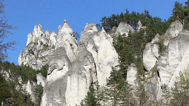Bizarn tvary skal jsou pro zdej oblast charakteristick. Jako by nkdo nakapal hrady z psku.