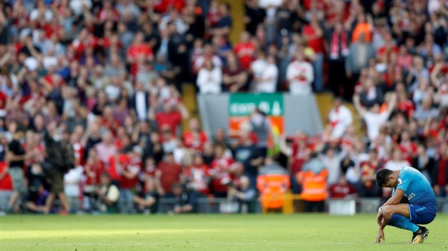 Zlomen Alexis Snchez, hvzda Arsenalu, bhem vysok porky na hiti Liverpoolu.