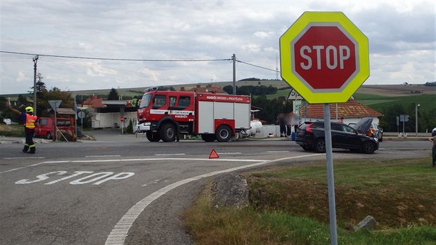 Snmek z nehody dvou voz u sjezdu z dlnice D46 na Prostjovsku nedaleko obce Vranovice-Kelice. (22. srpna 2017)