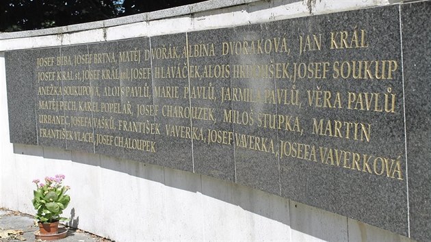 Obti zvle jednotek SS dones pipomn pamtnk, kter v Leskovicch stoj od roku 1961.