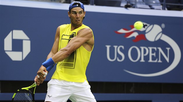 panl Rafael Nadal se sousted na der pi trninku.