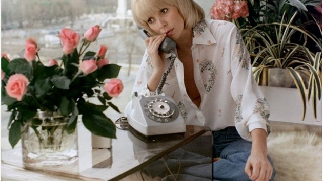 Mireille Darcov ve filmu Le Tlphone rose (1975)