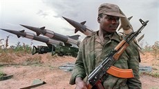 Obanská válka v Angole trvala 26 let a vyádala si pl milionu ivot