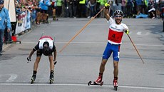 Miroslav Dvořák poráží v cíli týmového sprintu Letní Grand Prix v severské... Miroslav Dvořák poráží v cíli týmového sprintu Letní Grand Prix v severské...