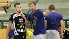 TONAR A TONAR. Michal Tonar naslouchá radám svého otce Michala, hlavního kouče... TONAR A TONAR. Michal Tonar naslouchá radám svého otce Michala, hlavního kouče...