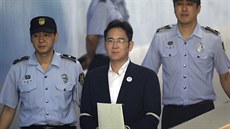 Dědic konglomerátu Samsung I Če-jong přichází k soudu (25. srpna 2017) Dědic konglomerátu Samsung I Če-jong přichází k soudu (25. srpna 2017)
