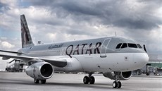 Letadlo spolenosti Qatar Airways 21. srpna poprvé slavnostn pistálo na...