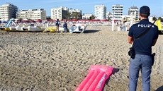 Policie při vyšetřování brutálního napadení polských turistů na pláži v... Policie při vyšetřování brutálního napadení polských turistů na pláži v...