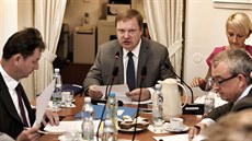 Vyšetřovací komise k únikům informací z policejních spisů v úterý dokončuje... Vyšetřovací komise k únikům informací z policejních spisů v úterý dokončuje...
