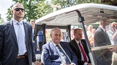 Prezident Miloš Zeman navštívil agrosalon Země živitelka v Českých Budějovicích. Prezident Miloš Zeman navštívil agrosalon Země živitelka v Českých Budějovicích.