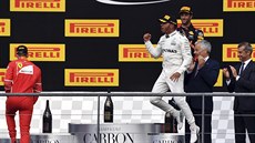 Brit Lewis Hamilton se raduje z vítězství ve Velké ceně Belgie. Brit Lewis Hamilton se raduje z vítězství ve Velké ceně Belgie.