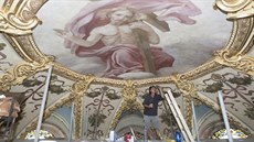 Snímek ze západní kupole olomouckého chrámu svatého Michala. Stojí tu bezmála... Snímek ze západní kupole olomouckého chrámu svatého Michala. Stojí tu bezmála...