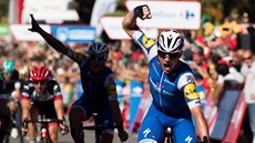 DOMINANCE QUICK-STEPU. Yves Lampaert projíždí cílem druhé etapy na prvním místě... DOMINANCE QUICK-STEPU. Yves Lampaert projíždí cílem druhé etapy na prvním místě...