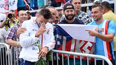 EMOCE PO ZÁVODĚ. Martin Fuksa na mistrovství světa v Račicích získal stříbro.... EMOCE PO ZÁVODĚ. Martin Fuksa na mistrovství světa v Račicích získal stříbro....
