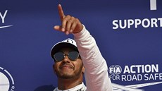 Lewis Hamilton po vítězství v kvalifikaci na Velkou cenu Belgie formule 1. Lewis Hamilton po vítězství v kvalifikaci na Velkou cenu Belgie formule 1.