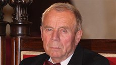 V roce 2009 byl legendární volejbalista Josef Musil vyznamenán Medailí Za... V roce 2009 byl legendární volejbalista Josef Musil vyznamenán Medailí Za...