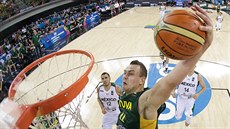 Litevský pivot Donatas Motiejunas smečuje proti Mexiku. Litevský pivot Donatas Motiejunas smečuje proti Mexiku.