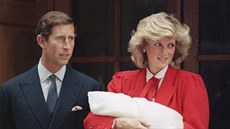 Princ Charles, princezna Diana a princ Harry pi odchodu z porodnice (Londýn,...