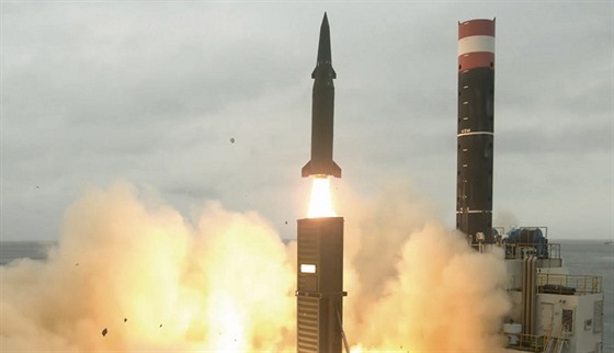 Jihokorejská armáda v reakci na severokorejské hrozby otestovala vlastní raketu...