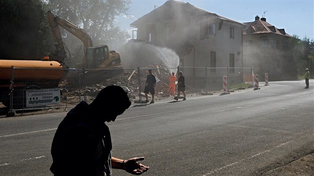 Tento tden zaala v Jablonci demolice dvou dom na kiovatce Ostr roh.