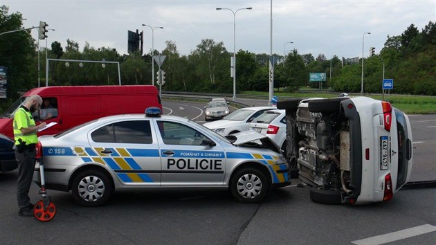 Pinu nehody zjiuj policist.