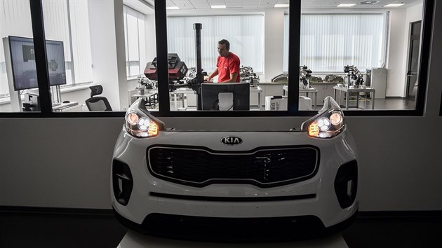 Zvod Hyundai Mobis vyrob svtlomety tak pro sesterskou tovrnu Kia ve slovensk ilin.