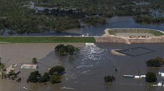 Texaské úřady nařídily evakuaci v okolí nádrže Barker, která má chránit Houston... Texaské úřady nařídily evakuaci v okolí nádrže Barker, která má chránit Houston...
