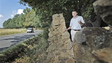 Starosta Horšovského Týnu Václav Mothejzík u rozpadající se kamenné zdi kolem... Starosta Horšovského Týnu Václav Mothejzík u rozpadající se kamenné zdi kolem...