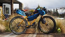 Jakubův bikepackingnový setup. Kolo Surly Karate Monkey s převodem 1x11, sada... Jakubův bikepackingnový setup. Kolo Surly Karate Monkey s převodem 1x11, sada...
