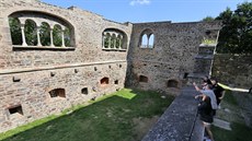Hradní palác, z románských oken dříve vyhlíželi členové císařského rodu. Hradní palác, z románských oken dříve vyhlíželi členové císařského rodu.