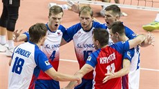 Čeští volejbalisté slaví bod, který přibyl na jejich konto. Čeští volejbalisté slaví bod, který přibyl na jejich konto.