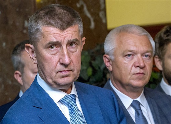 Andrej Babi a Jaroslav Faltýnek pi tiskové konferenci v ervnu 2016.