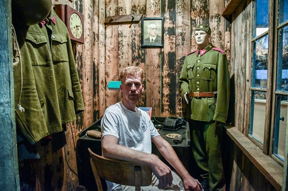 Vedoucí vojenského muzea v Chuchelné na Hluínsku Kamil Himler.