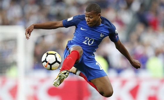 Francouzský útoník Kylian Mbappé v duelu s Nizozemskem.