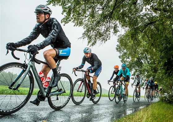 Momentka z cyklistického závodu Okolo jiních ech