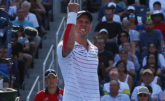 Mike Bryan se raduje po jedné z výher na US Open