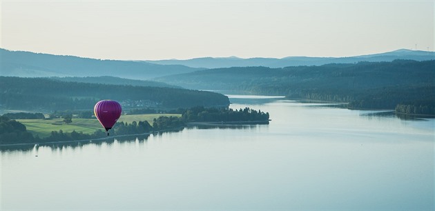 Dva balony odstartovaly z Dolní Vltavice a dosedly za Kyselovem poblí hranic s...