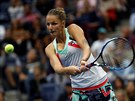 Karolna Plkov ve tvrtfinle US Open proti Coco Vandewegheov ze Spojench...